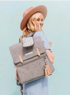 Petunia Pickle Bottom Disney Mickey Love Mickey Mouse Meta Backpack -Bioworld Store 15788974 av3